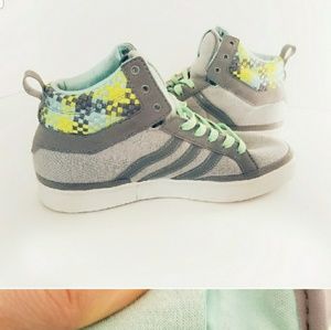 Gently worn Adidas 7.5 women's